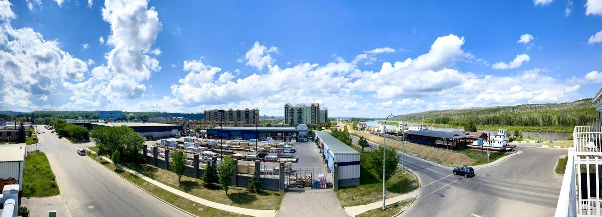 Top Floor Riverfront Condo With Stellar Sunsets! Fort Mcmurray Exterior photo