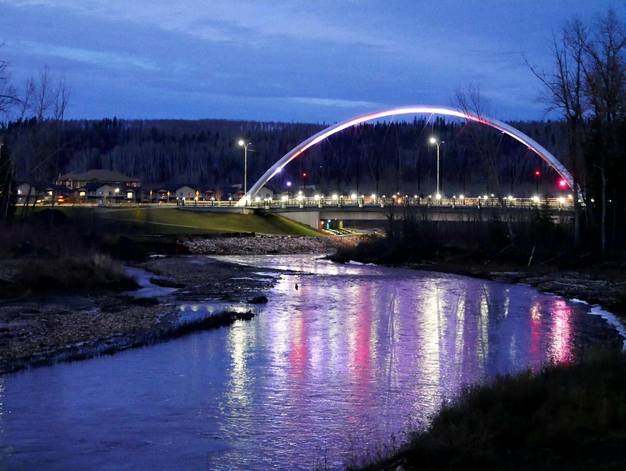 Top Floor Riverfront Condo With Stellar Sunsets! Fort Mcmurray Exterior photo